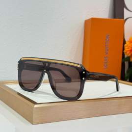 Picture of Louis Vuitton Sunglasses _SKUfw76250358fw